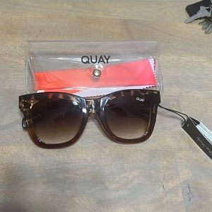 Quay tortoise sunglasses